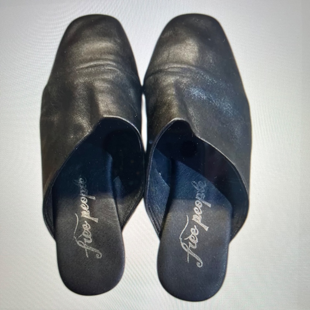 FREE PEOPLE Reese Italian-crafted Leather Slip-On Mules in Black Size 38/7.5 - Picture 2 of 4